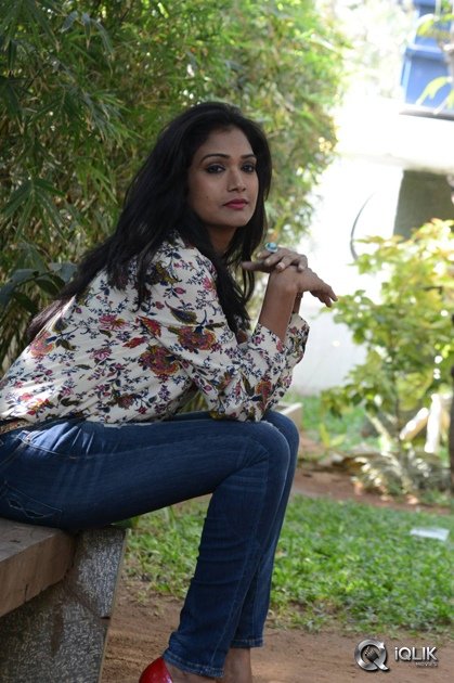 Ramya-at-Loafer-Movie-Thank-You-Meet